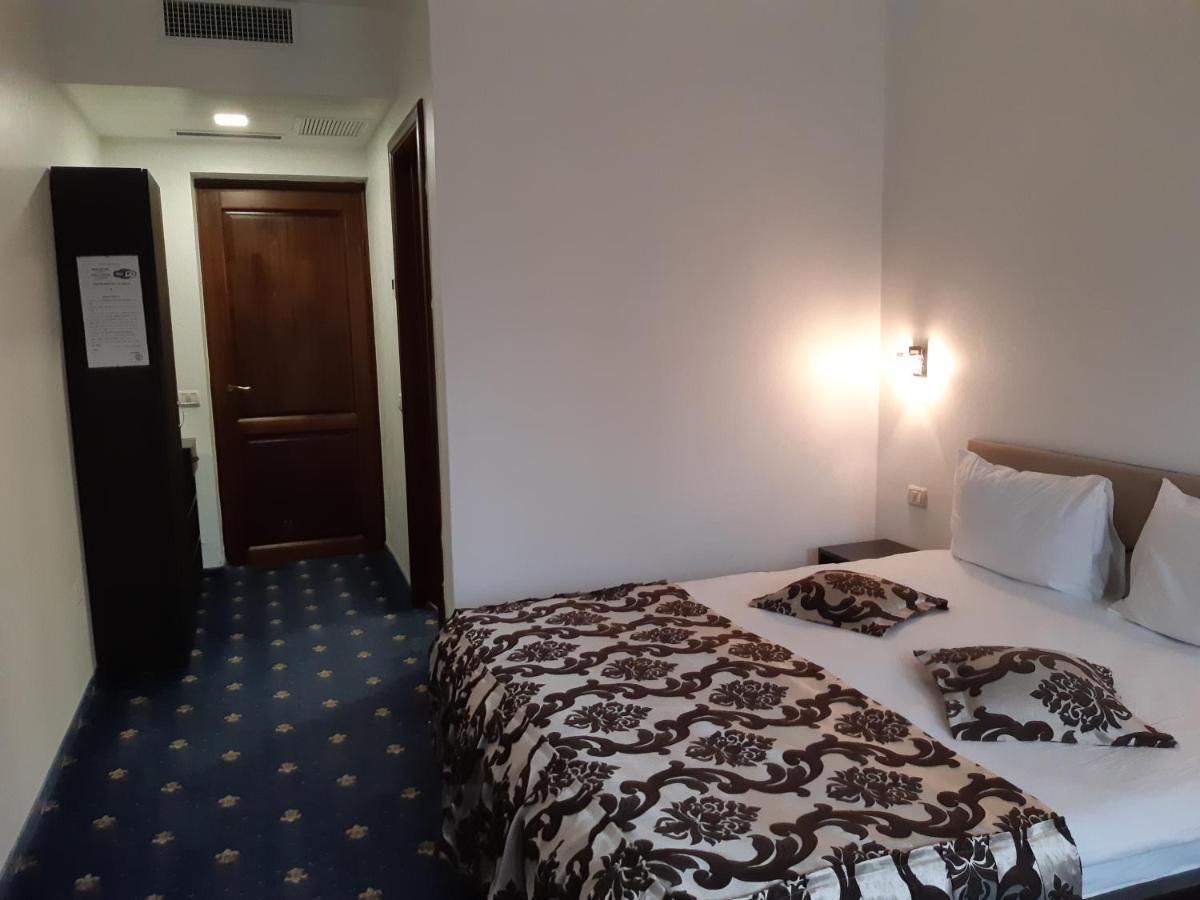 Hotel Ro&Mario Barlad Birlad Ngoại thất bức ảnh